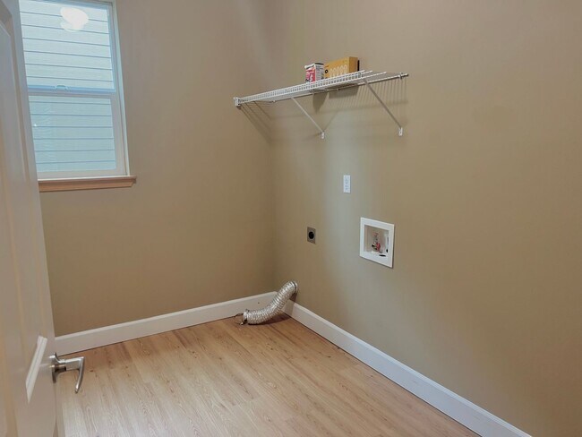 Building Photo - Must See! Beautiful 3bd/ + Bonus Rm/2.5 bath/ Primary Bed on Main/ /Heat Pump/Updated Features