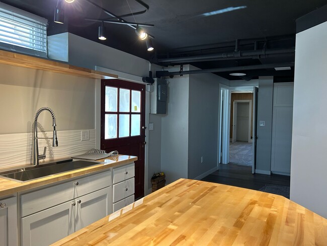 Building Photo - Wildwood Apartments