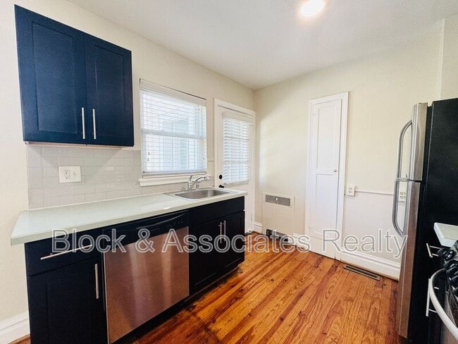 Building Photo - 1108 W Friendly Ave