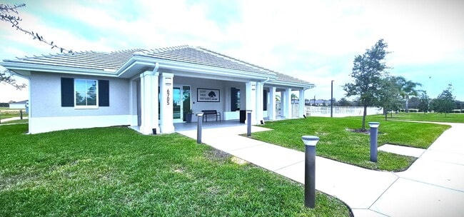 Building Photo - 6580 Canterbridge Dr