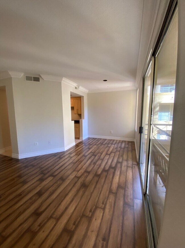 Building Photo - Gorgeous unfurnished 1 bedroom at the fabulous Meridian