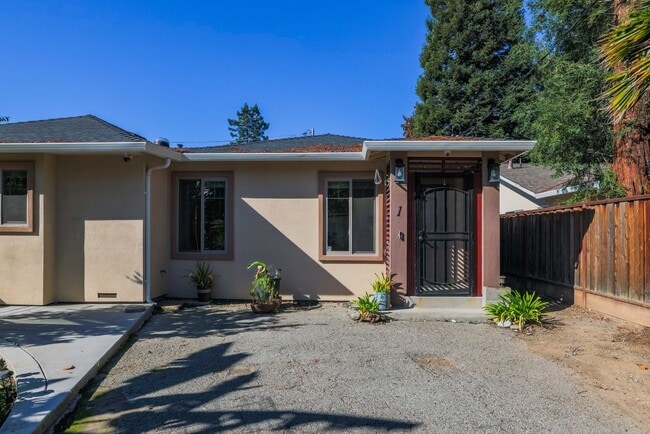 Building Photo - 861 Hollenbeck Ave