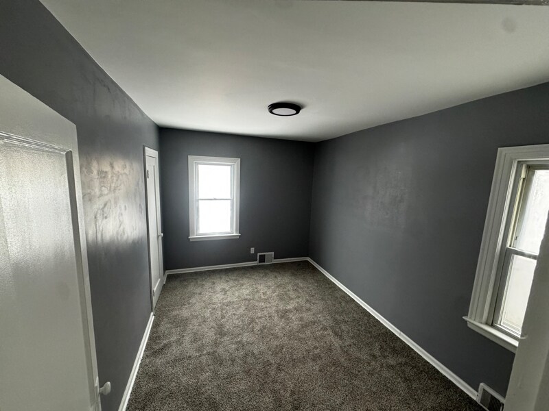 Building Photo - 2781 South Park Ave