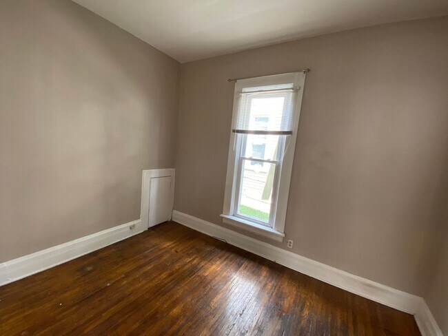 Building Photo - E Woodruff Ave 66-68 RGI