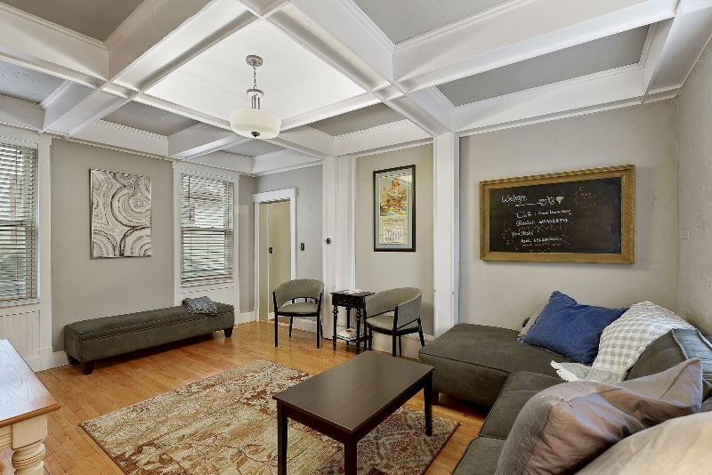 Building Photo - 422 NE 2nd St