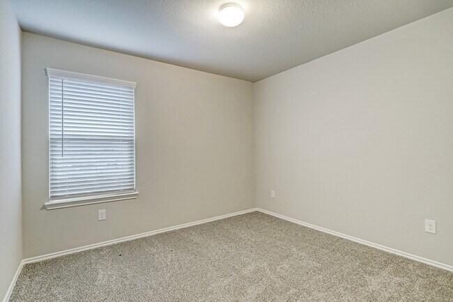 Building Photo - 5603 Providence Green Ct