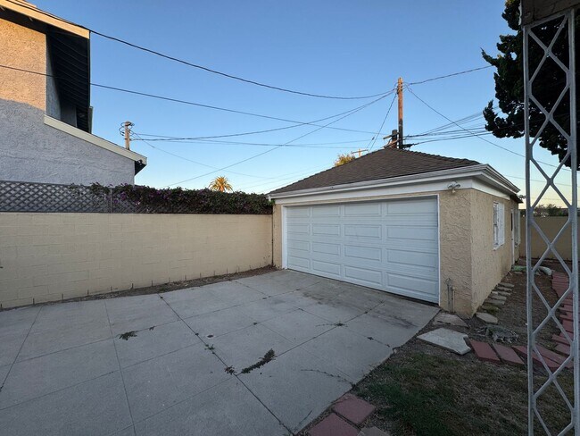 Building Photo - 3bd 2ba House