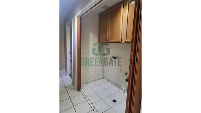 Building Photo - NOW AVAILABLE! Make this spacious 4 bedroo...