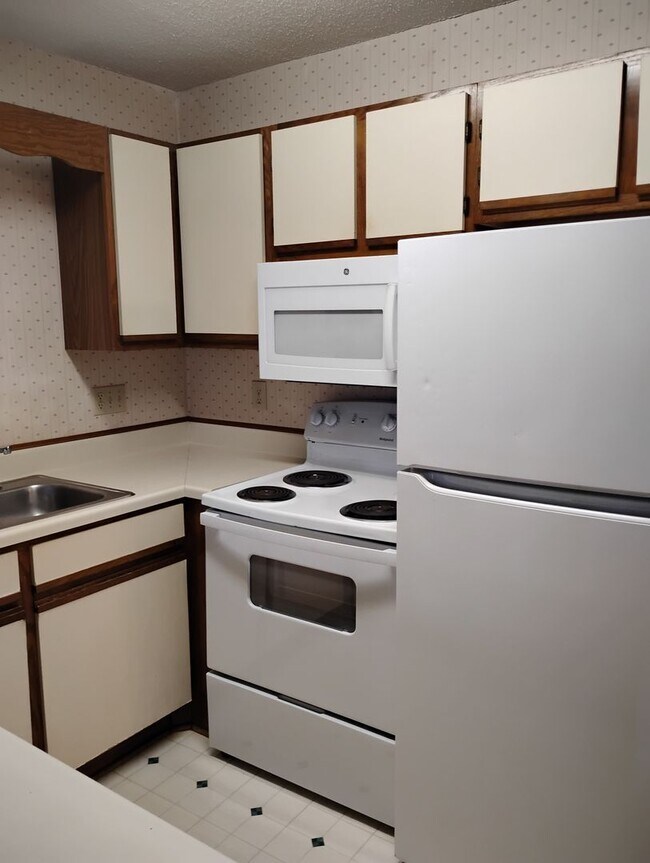 Building Photo - Unit 21F- Golf Colony