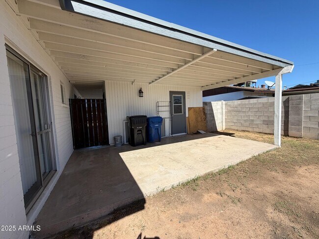 Building Photo - 153 E Hoover Ave