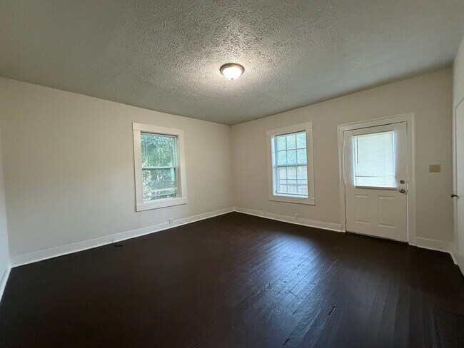 Building Photo - 2 N McLin St SW