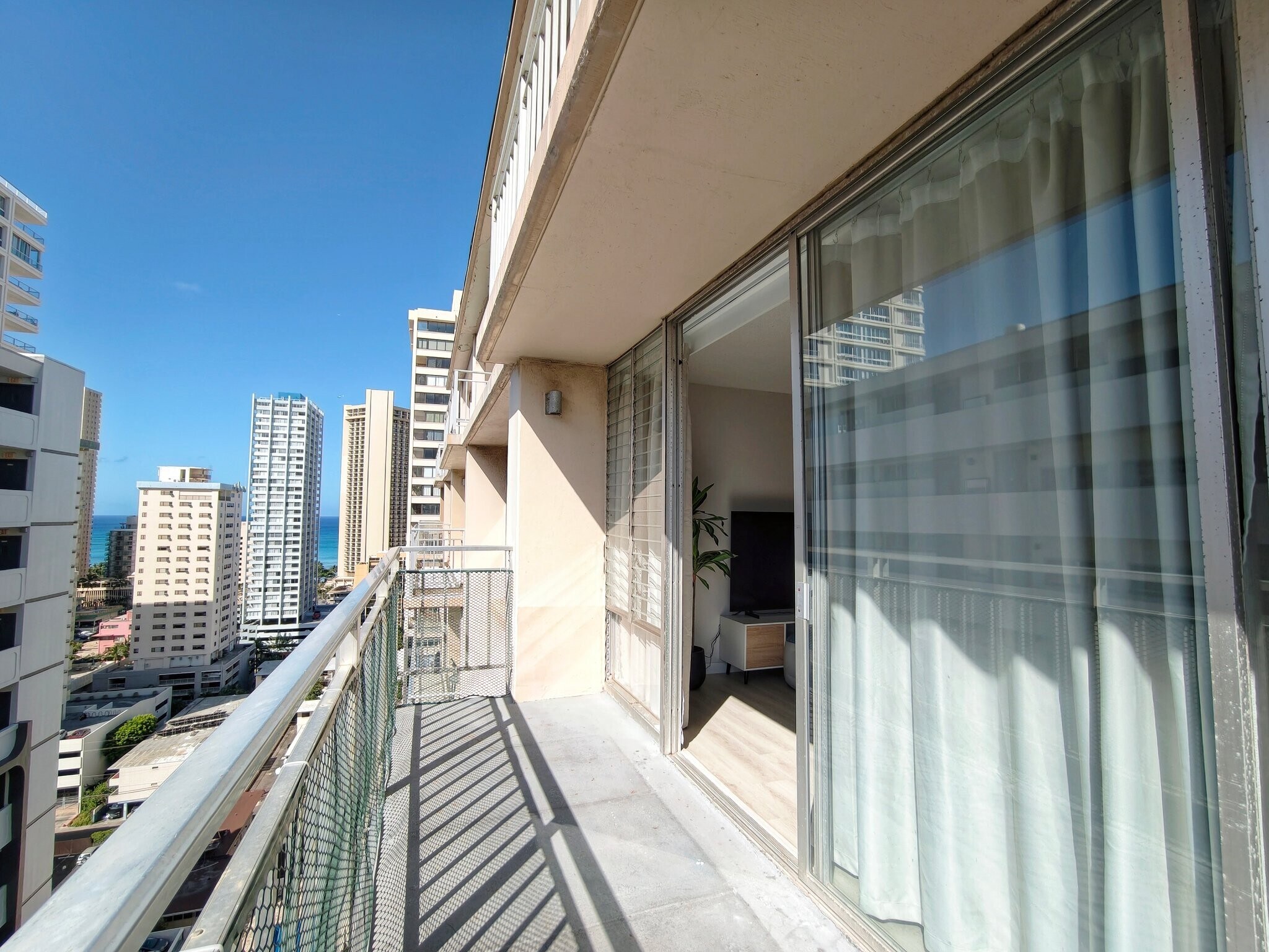 Building Photo - 2415 Ala Wai Blvd