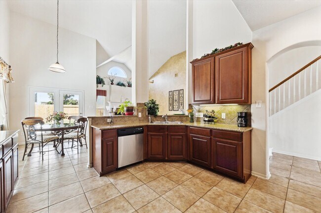 Building Photo - 2088 Silverthorn Ln