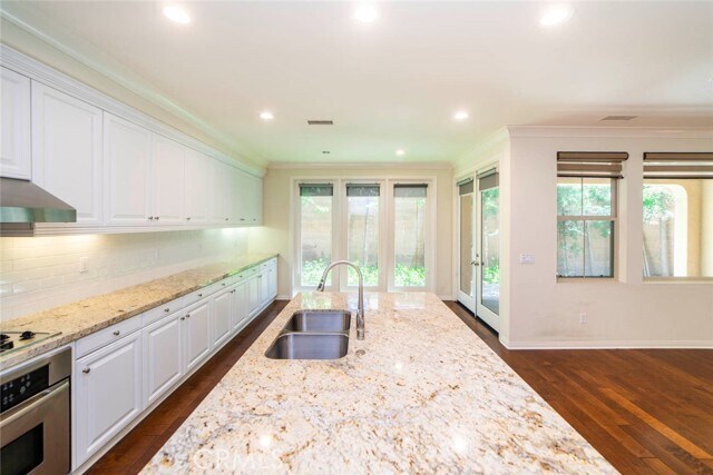 Building Photo - 33 Bromeliad
