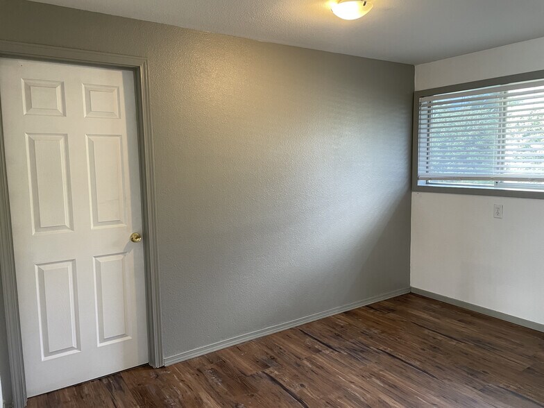 BR 1 with door to Bath - 16627 113th Ave SE