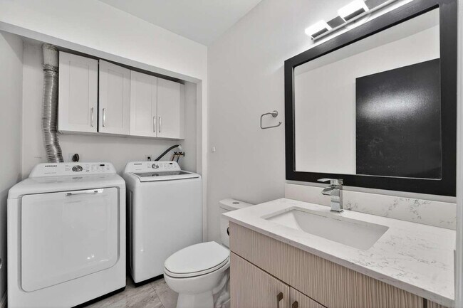 Building Photo - 7512 Courtyard Run E