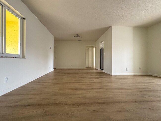 Building Photo - 1110 Bel Air Dr