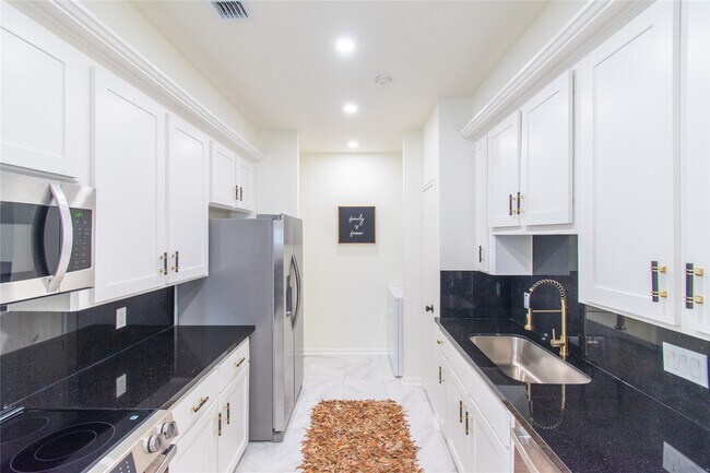 Building Photo - 727 Bunker Hill Rd