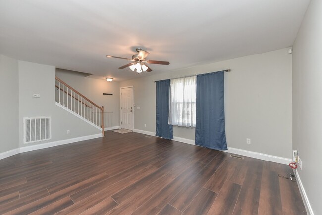 Building Photo - Beautiful 3BR/2.5BA in North Nashville!