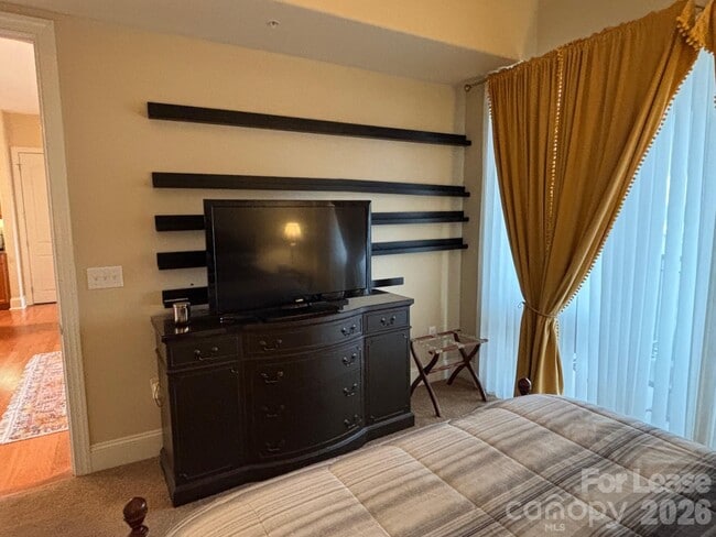 Building Photo - 4620 Piedmont Row Dr