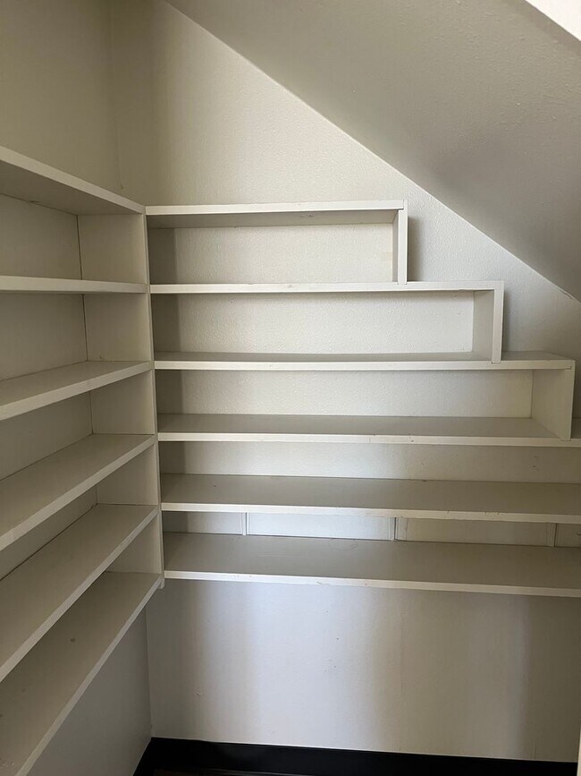 Building Photo - 511-513 Plum St