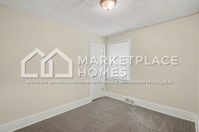 Building Photo - 15710 Northlawn St