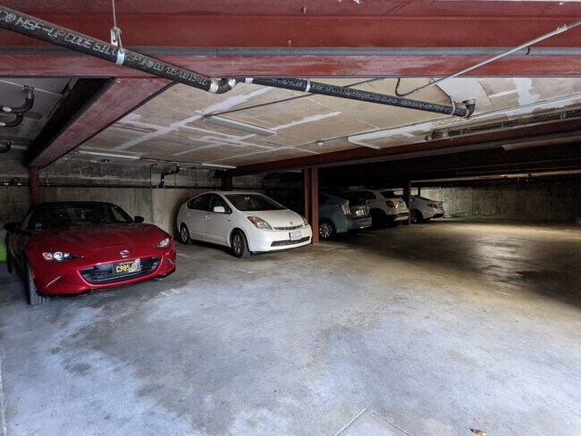 Gate Garage - 2555 Le Conte Ave