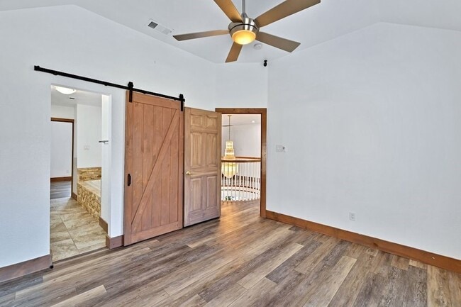 Building Photo - 324 Rolling Oaks Ridge