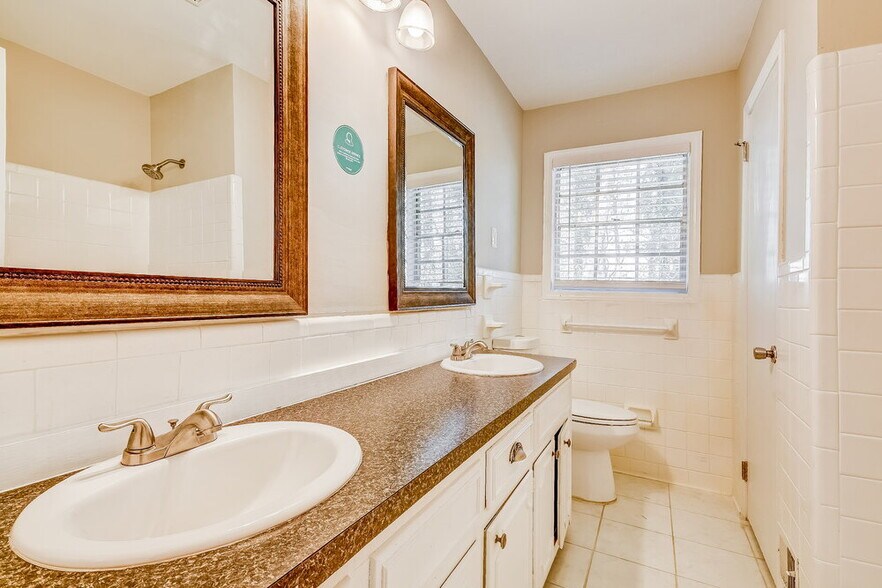 Building Photo - 1316 High Point Terrace