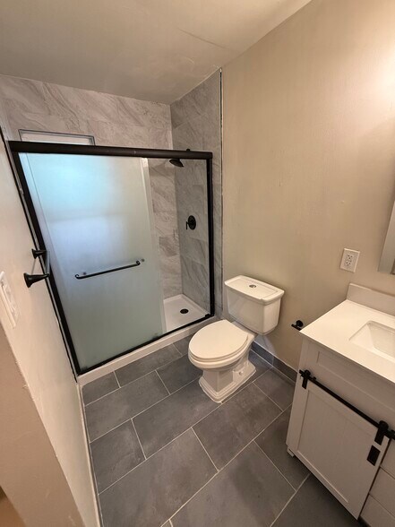 Building Photo - 5809 Alameda Ave