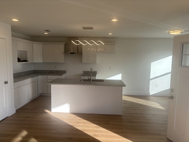 Building Photo - 2305 Weyer St