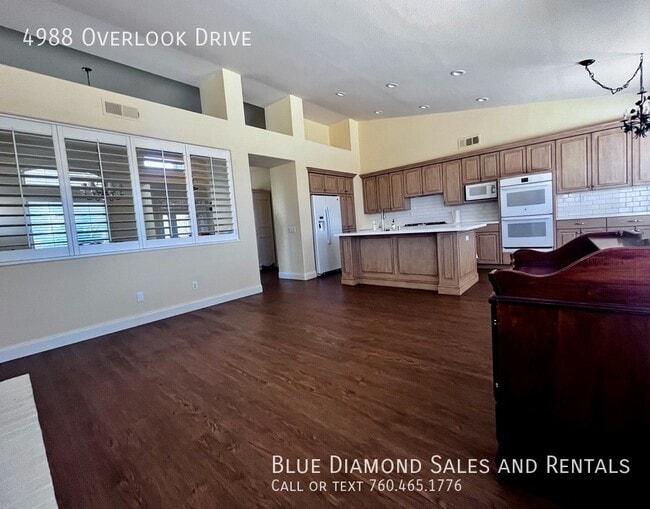 Building Photo - 4988 Overlook Dr