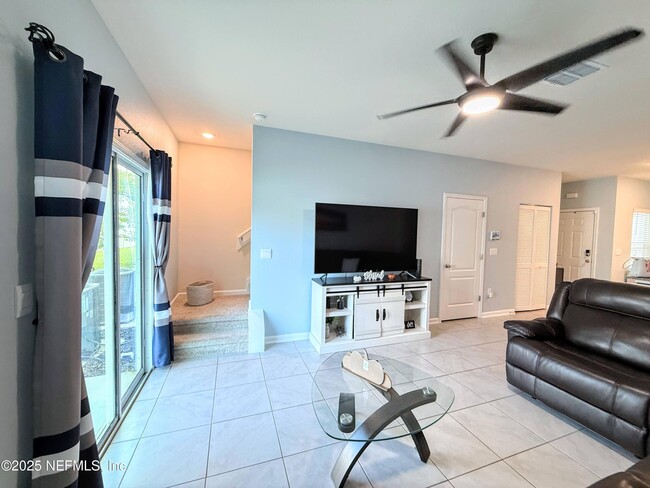 Building Photo - 33 Summer Daze Dr