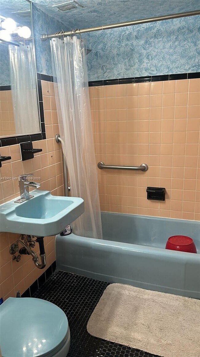 Building Photo - 6484 Indian Creek Dr