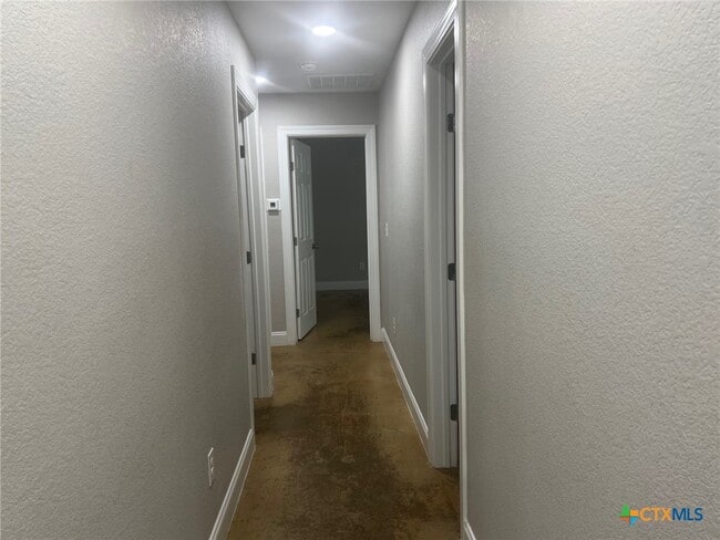 Building Photo - 661 W Austin St