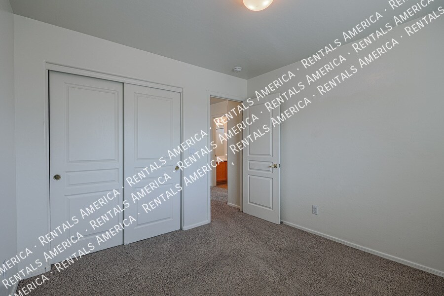 Building Photo - 7312 S 56th Ln