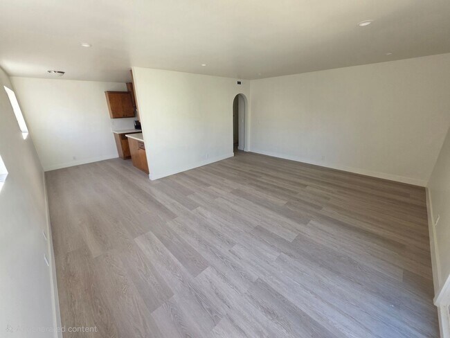 Building Photo - 112 2nd St