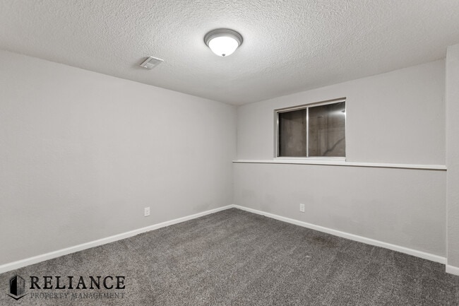 Building Photo - 8712 Lakeland Cir