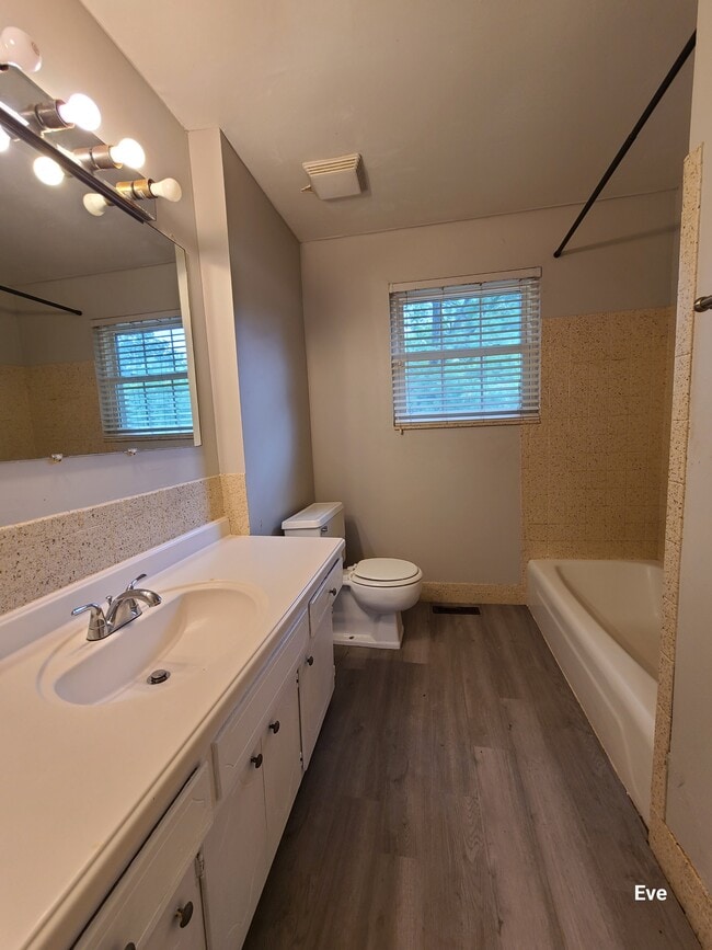 Building Photo - 5510 Country Dr