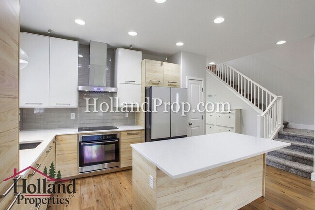 Building Photo - Beautiful 3-Bedroom Home with Covered Patio & Fenced Yard