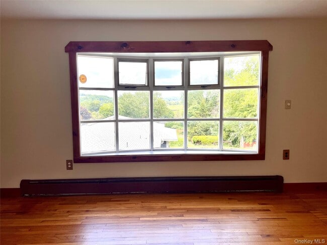 Building Photo - 2 Oak St