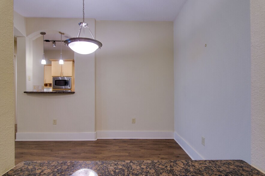 Building Photo - 2600 Hillsboro Pike