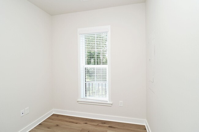 Building Photo - Dog-Friendly Townhouse Just South of Downt...