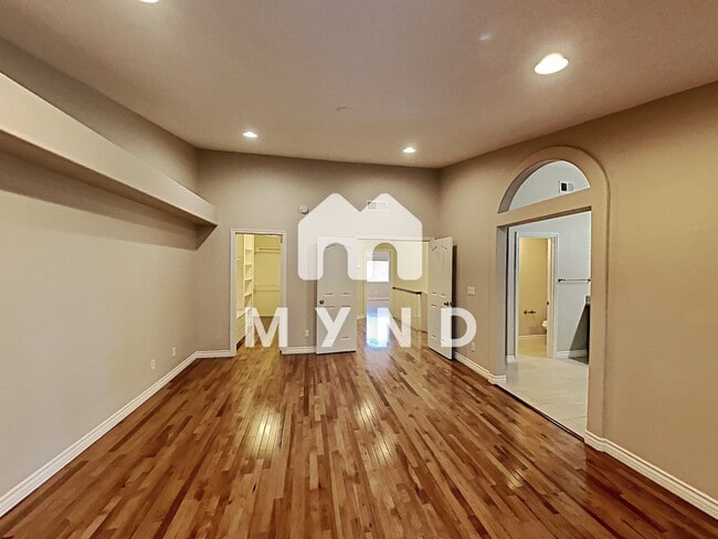 Building Photo - 5117 Renaissance Ave Unit C