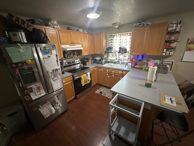 Building Photo - VIDEOTOUR: Amazing Newer South Salem Home! Great Location. PETS WELCOME