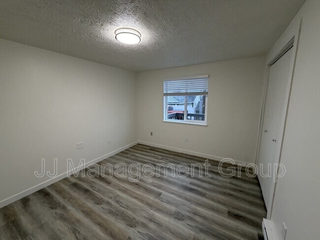 Building Photo - 1223 2nd St