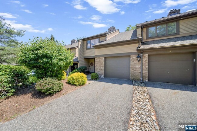 Building Photo - 12 Sandburg Ct