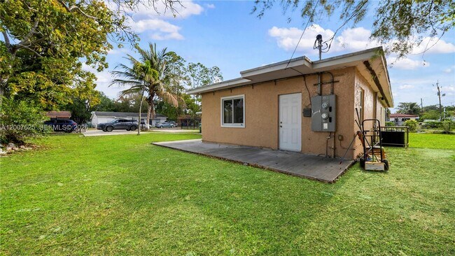 Building Photo - 1124 NW 100th Terrace