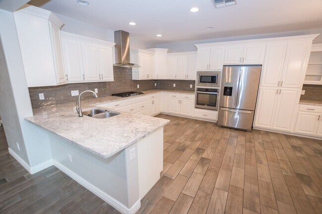 Building Photo - Executive home in The Estates at Holiday! ...