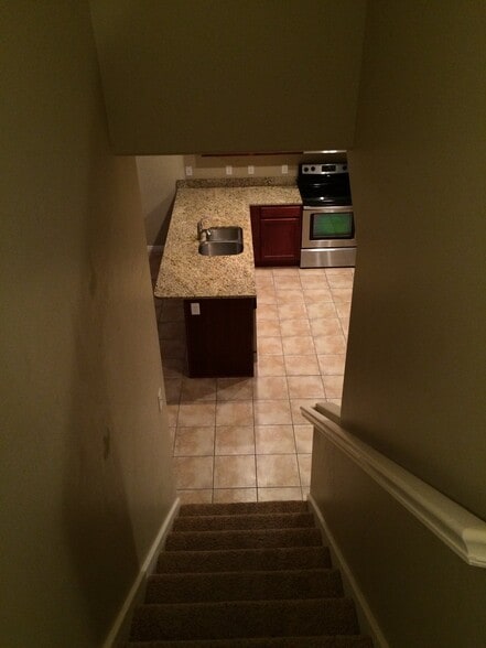 Building Photo - 825 Jordan Oaks Ct